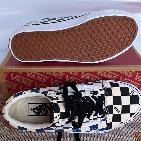 Vans WMNS Old Skool (Big Check) Black/Navy
VN0A4U3BWRT
Sneakers - Picture 3 of 16